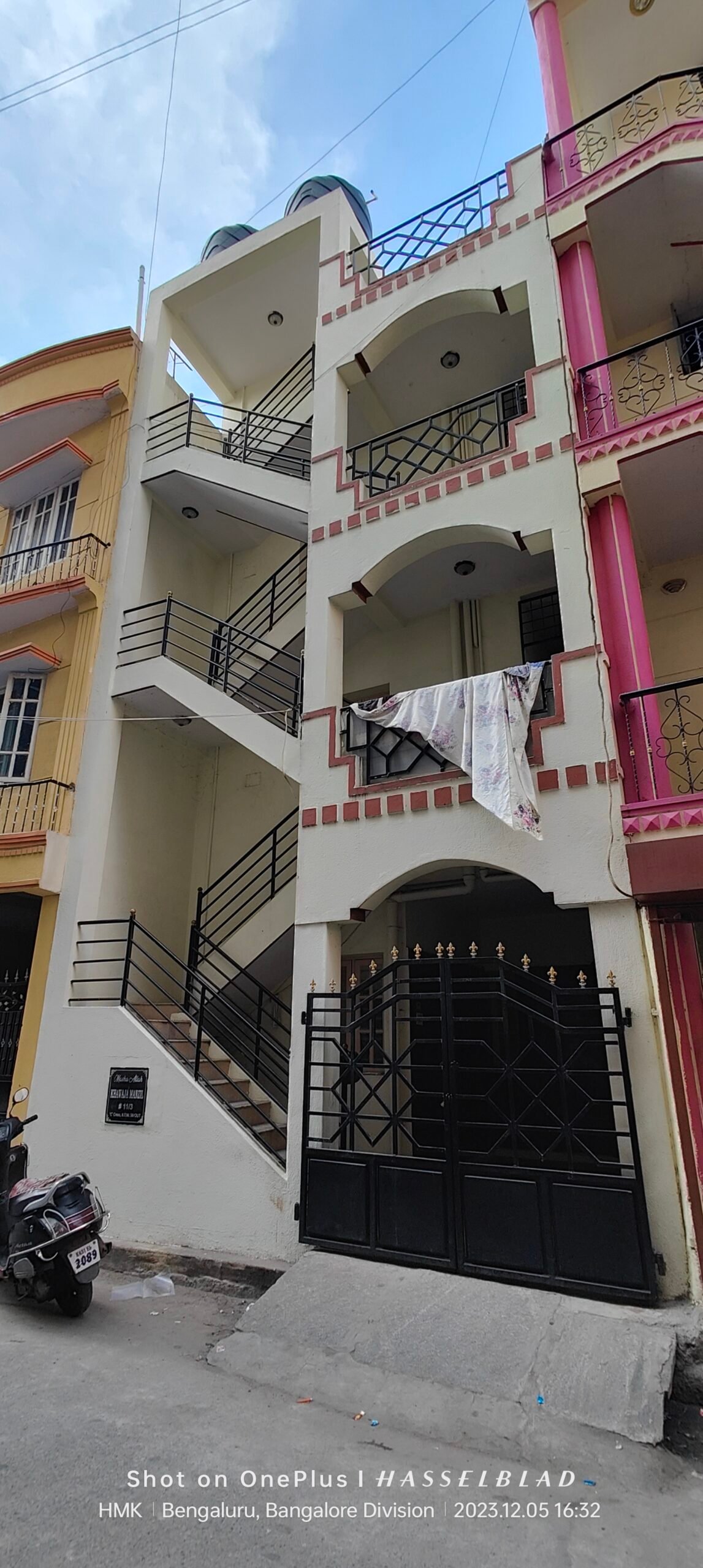 Building for sale Btm 1st stage layout near maruti layout Size:20*40:800sqft G, 2bhk : 7lack lease 1,2bhk : 2floor : 1bhk, 1bhk Total Advance : 10lack Rentents: 36k South facing Price:1cr 20lack nog